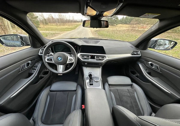 BMW Seria 3 cena 180000 przebieg: 22000, rok produkcji 2022 z Gołdap małe 67